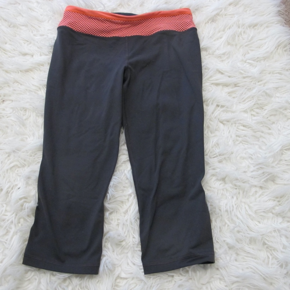 Victoria's Secret VSX Women's Sports Cropped Leggings Size Small grey GUC - Picture 3 of 4